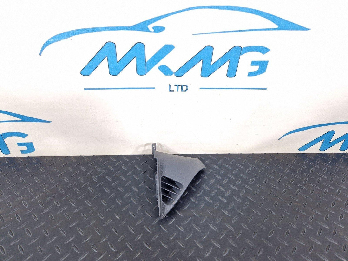 18-ON MERCEDES BENZ SPRINTER W907 W910 DASHBOARD AIR VENT TRIM A9106803100