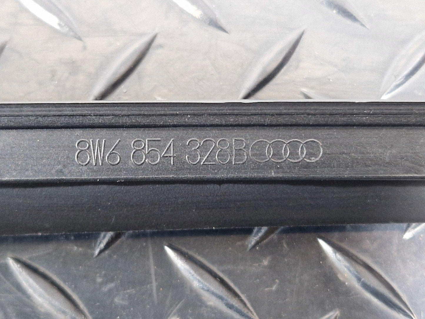 16-23 AUDI A5 SPORTBACK FRONT RIGHT WINDSHIELD WATER DEFLECTOR STRIP 8W6854328B