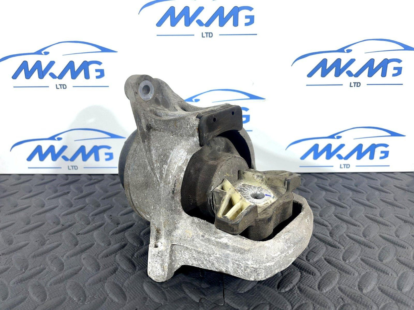 16-19 AUDI A4 B9 1.4 TFSI CVNA PETROL FRONT RIGHT SIDE ENGINE MOUNT 8W0199372CA