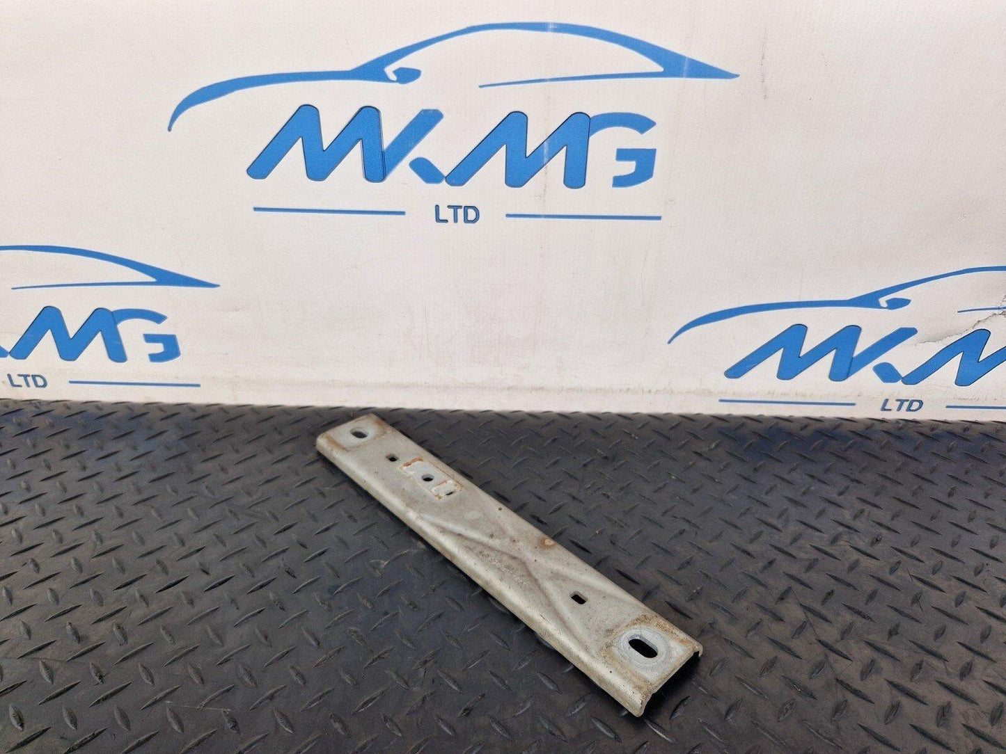 19-ON MERCEDES BENZ B CLASS W247 GENUINE EXHAUST HOLDER BRACKET A2474921400