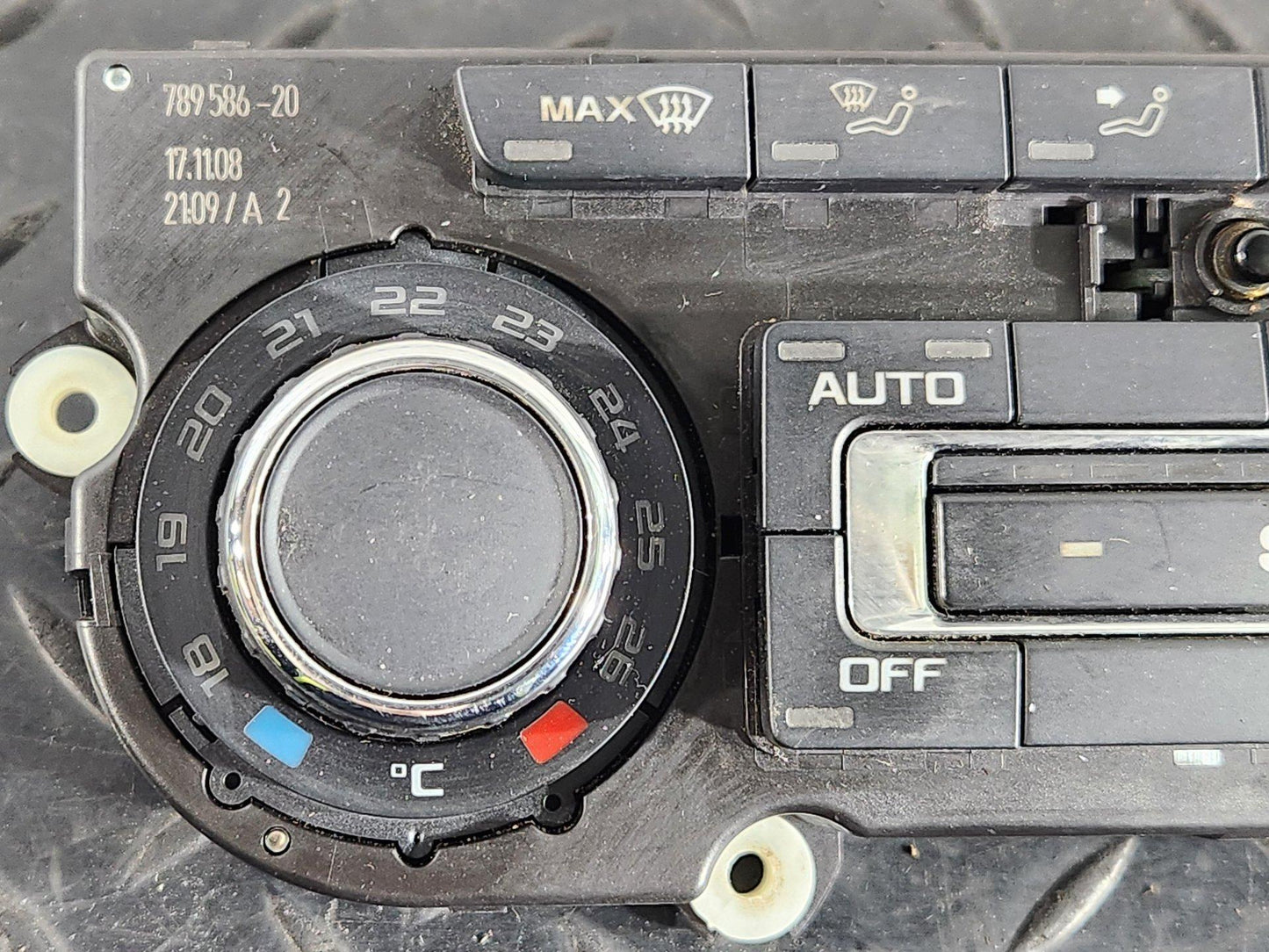 Skoda Octavia MK2 FL (1Z) Station Wagon Climate Control Panel Unit 3T0907044AB