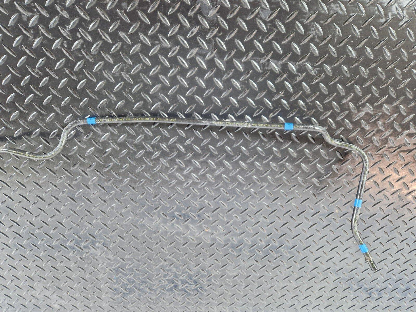 18-ON MERCEDES SPRINTER W907 GENUINE FUEL RETURN LINE A9074761300