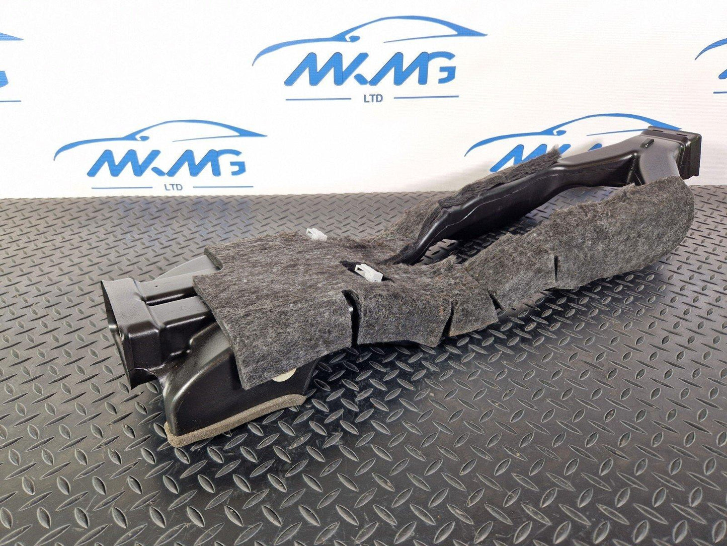 15-18 AUDI A7 4G CENTRE REAR VENTS AIR DUCTING CHANNEL 4G0857039
