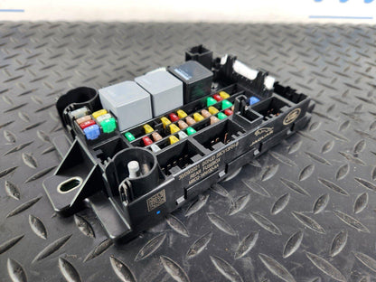 19-ON RANGE ROVER EVOQUE L551 GENUINE REAR FUSE RELAY BOX M8D2-14N030-AA