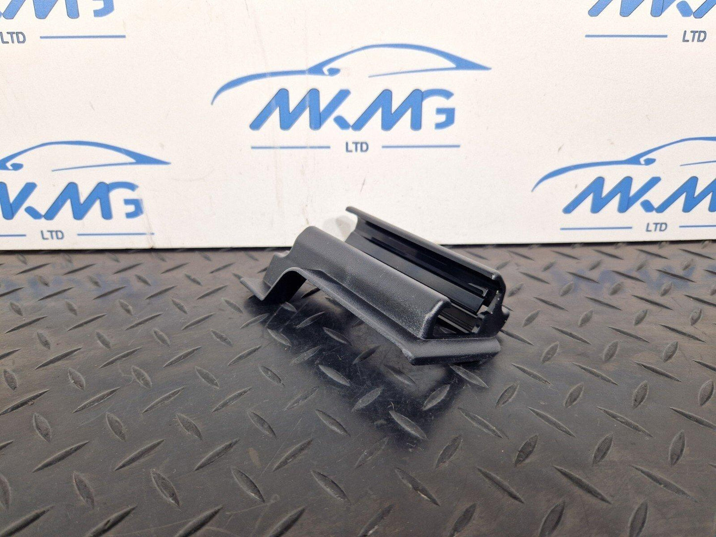 14-21 MERCEDES BENZ C200d W205 OEM FRONT SEAT GUIDE RAIL END COVER A2059190800