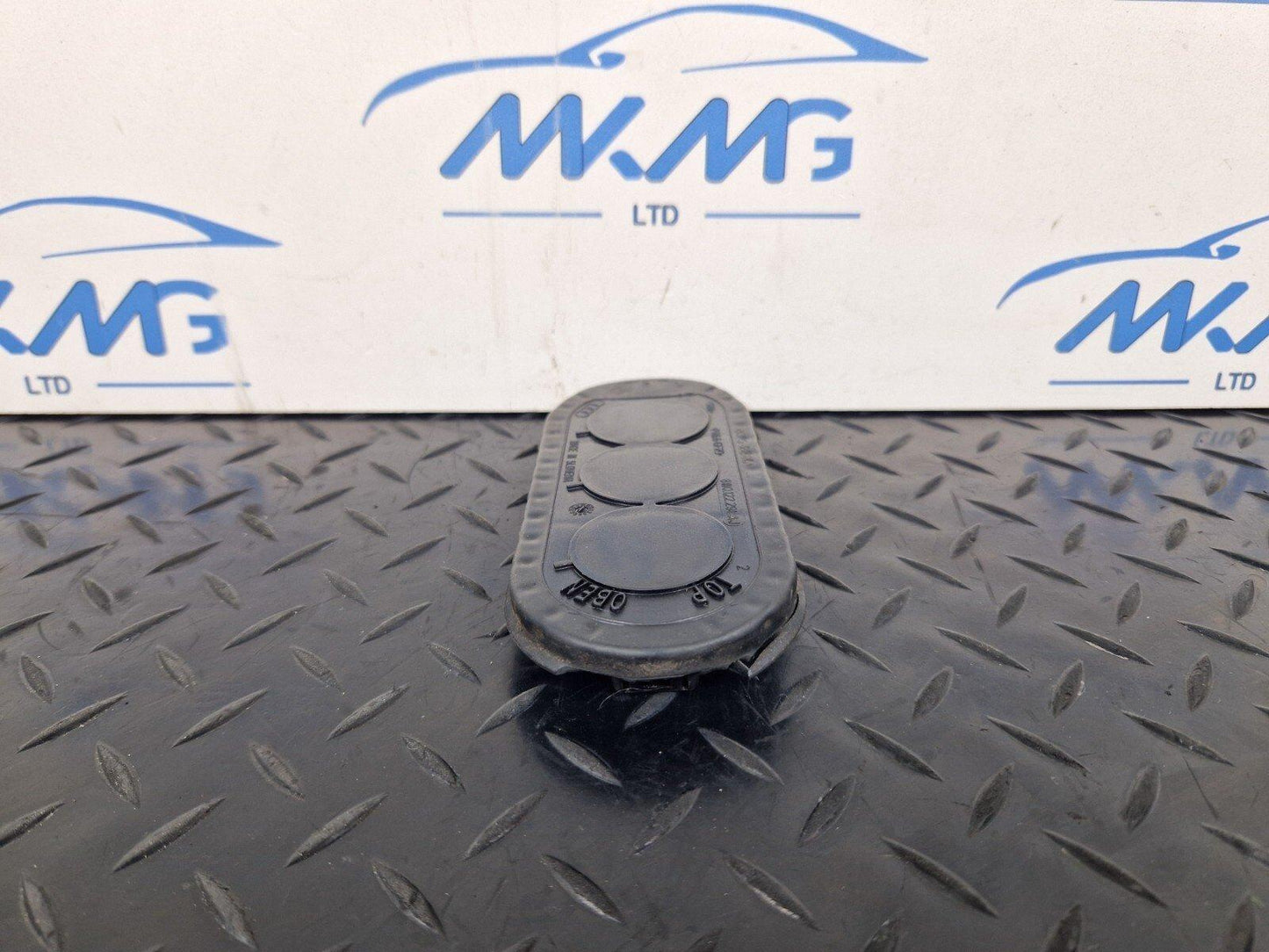 16-19 AUDI A4 B9 S-LINE OEM COOLANT HOSE GROMMET 8W0122291AJ