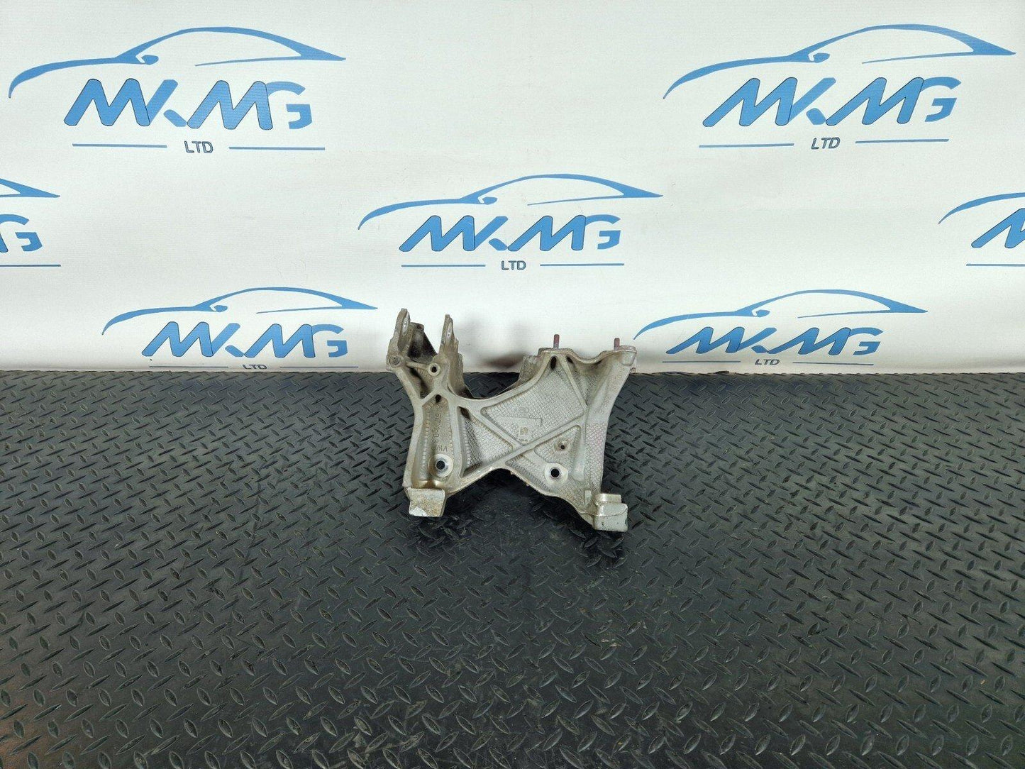 16-19 AUDI A4 B9 GENUINE FRONT LEFT N/S SIDE ENGINE MOUNT BRACKET 8W0399295E