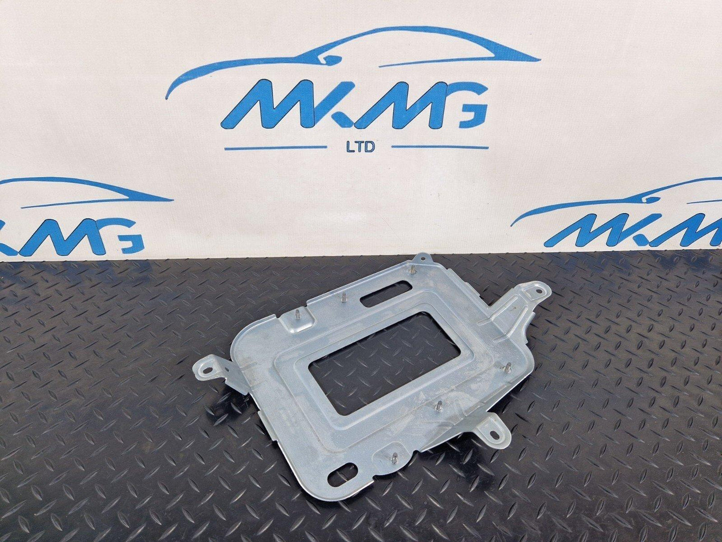 18-ON MERCEDES BENZ A CLASS W177 SPEEDOMETER MODULE BRACKET A2475455700