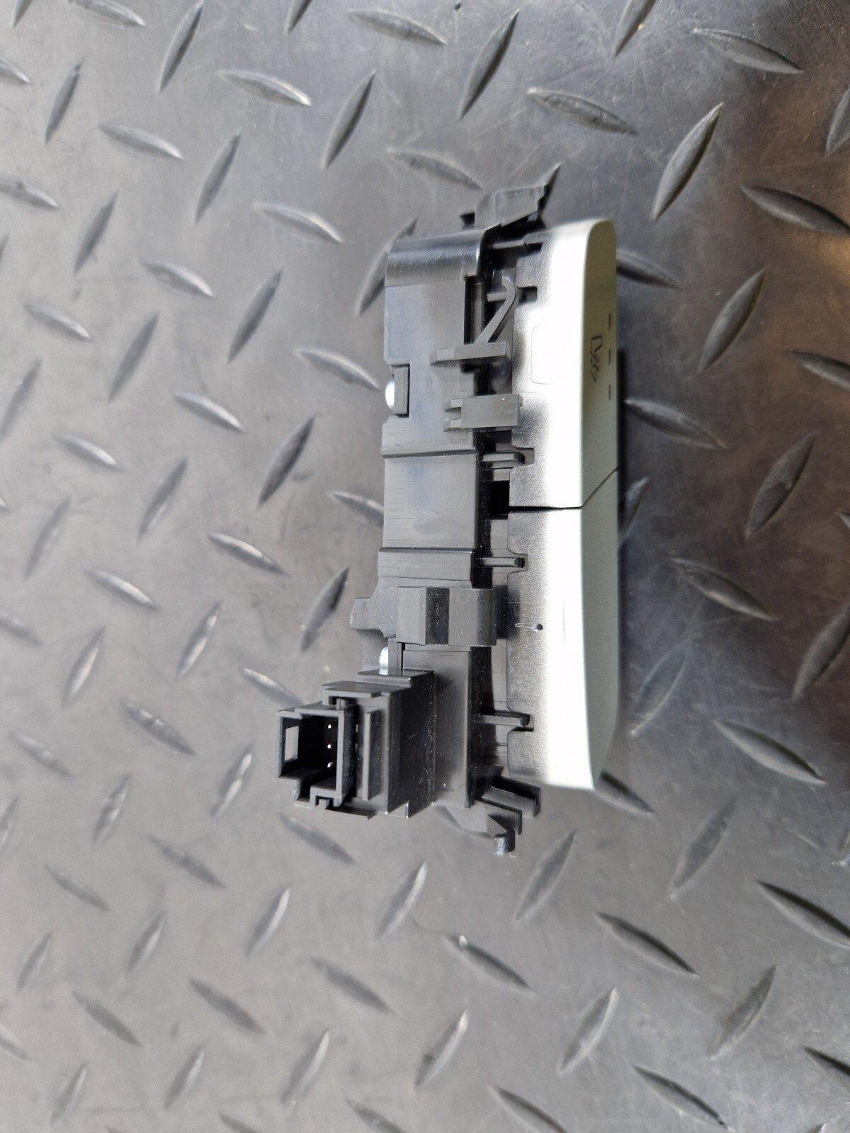 GENUINE MERCEDES BENZ OEM SEAT HEATING SWITCH A20590500004