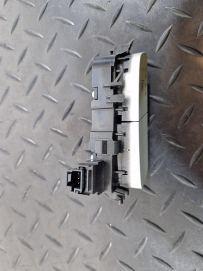 GENUINE MERCEDES BENZ OEM SEAT HEATING SWITCH A20590500004