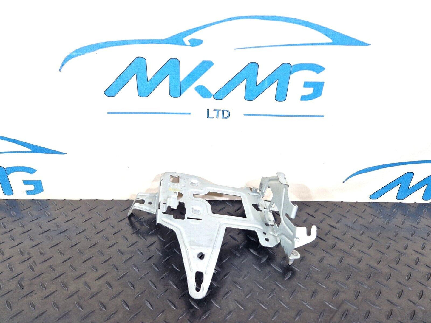 14-21 MERCEDES BENZ C220d W205 FUSE BOX RELAY HOLDER BRACKET A2055451740