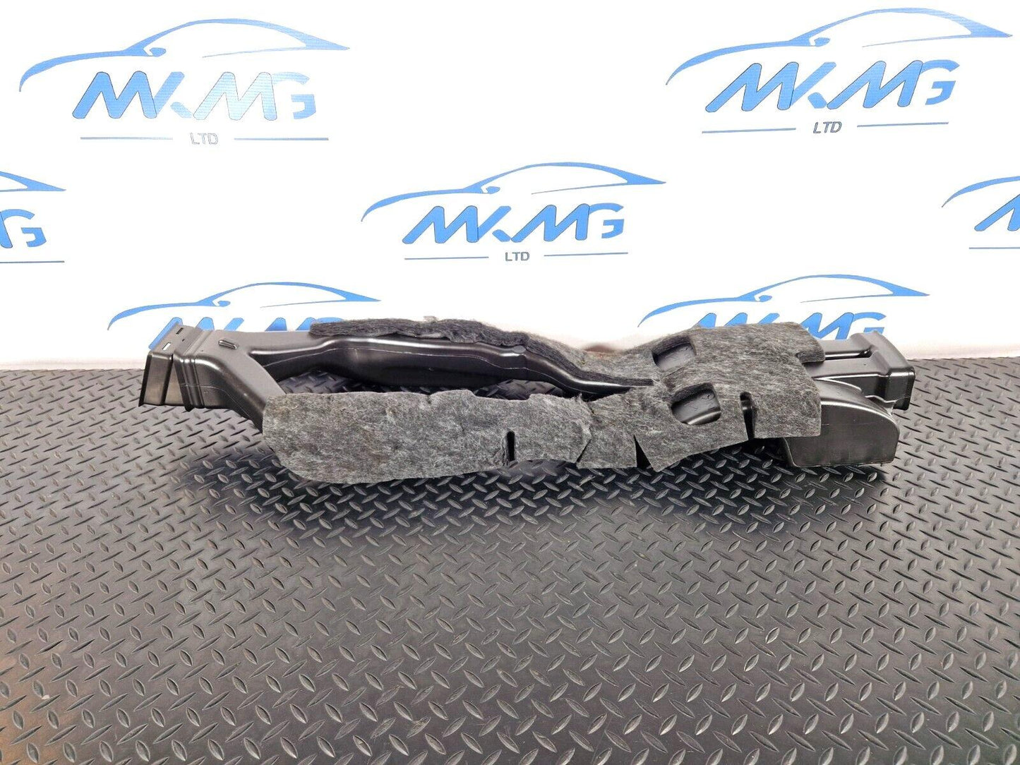 10-18 AUDI A7 4G S-LINE GENUINE CENTRE REAR VENTS AIR DUCTING CHANNEL 4G0857039