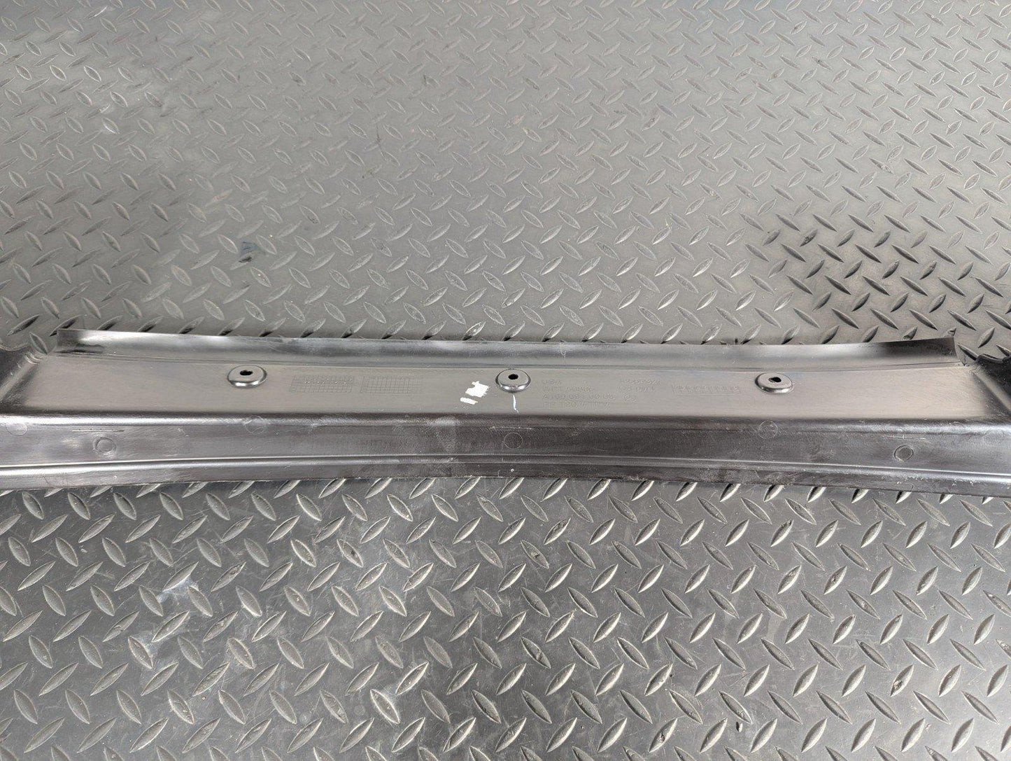 11-19 MERCEDES BENZ ML W166 GENUINE OTHER TRUNK BOOT TRIM ELEMENT A1666910008