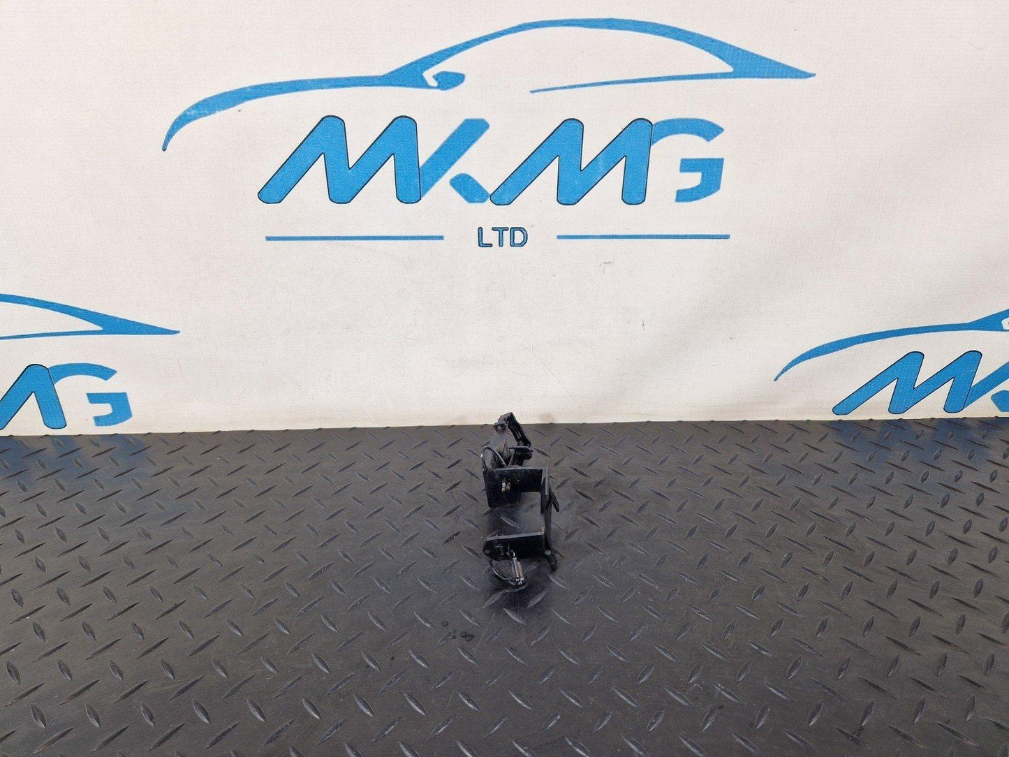 12-18 MERCEDES BENZ B-CLASS W246 SUSPENSION STRUT FRONT LEFT BRACKET A2464210594
