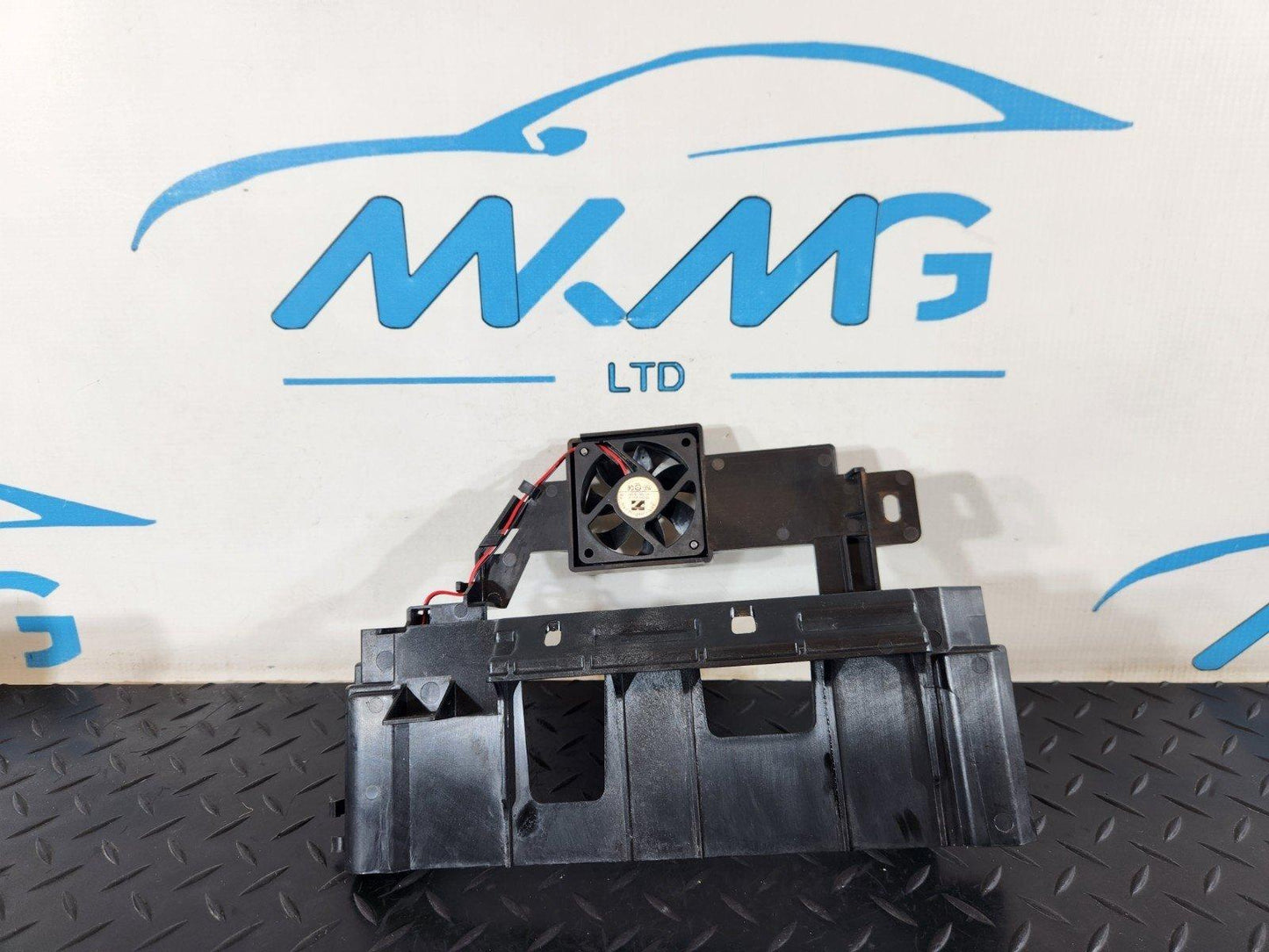 19-ON RANGE ROVER EVOQUE L551 GENUINE TRIM WITH FAN M8D2-12C525-AC M8D212C525AC