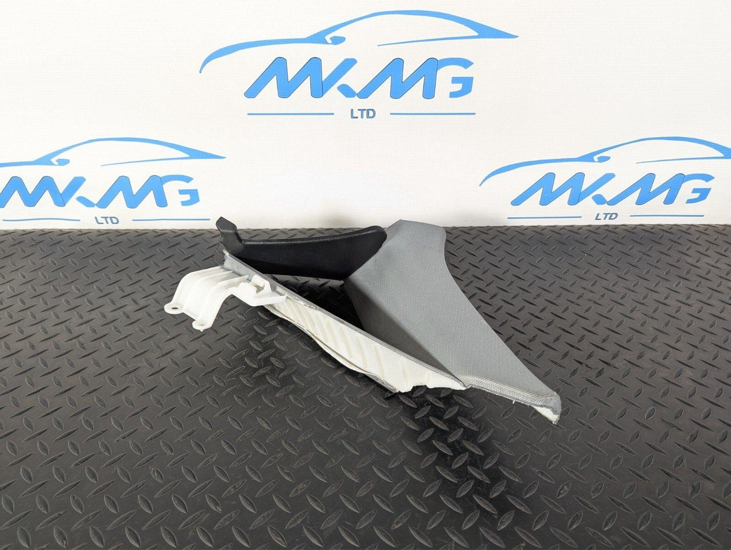 16-19 AUDI A4 B9 SALOON GENUINE OEM REAR RIGHT O/S  C-PILLAR TRIM 8W5867288