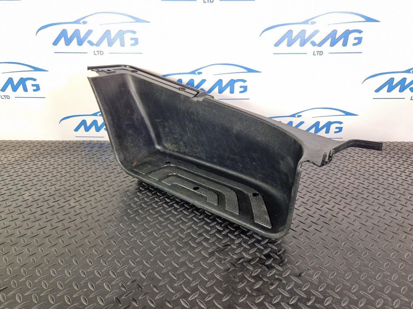 18-ON MERCEDES BENZ SPRINTER W907 W910 SIDE STEP TRIM LEFT SIDE A9106860100