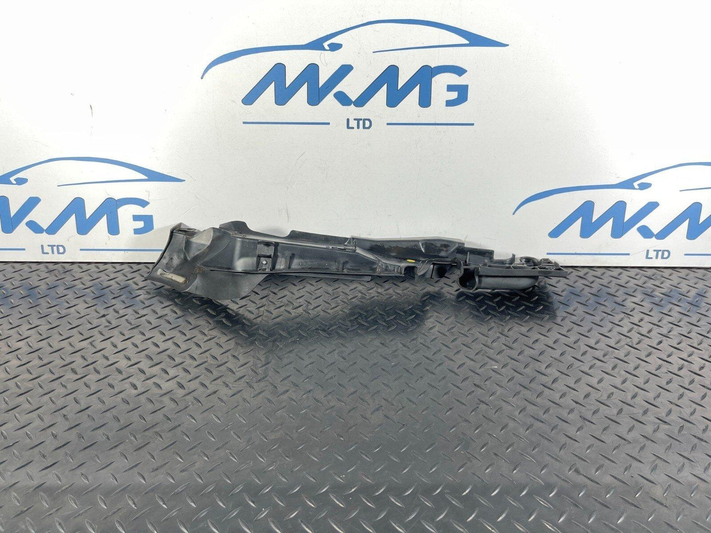 16-19 AUDI A4 B9 AVANT GENUINE RIGHT DRIVER SIDE WING PANEL SEAL 8W0821170