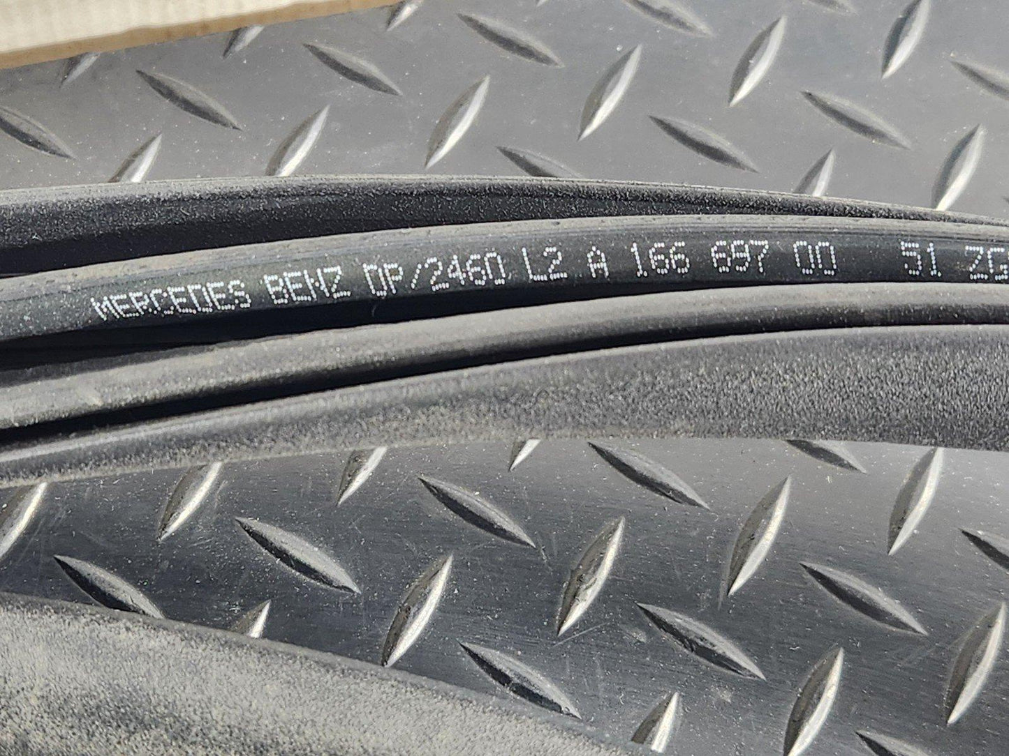 11-19 Mercedes ML W166 Front Left Or Right Side Door Rubber Seal A1666970051