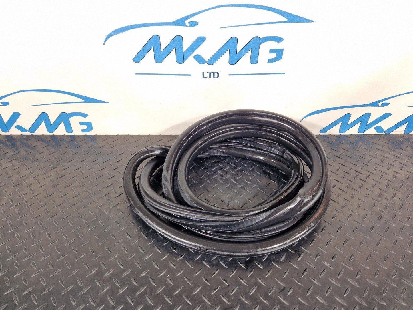BMW 2 SERIES GRAN TOURER F45 F46 REAR TAILGATE BOOTLID RUBBER SEAL 7474443