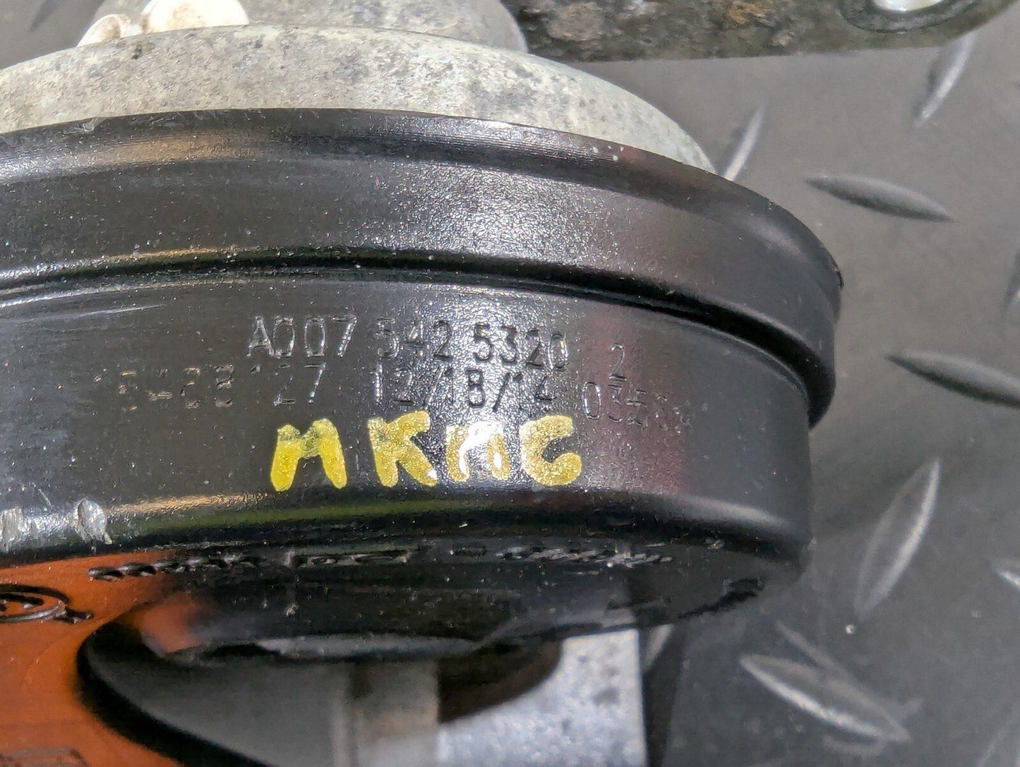 11-19 MERCEDES BENZ ML W166 GENUINE HIGH TONE HORN SIGNAL A0075425320