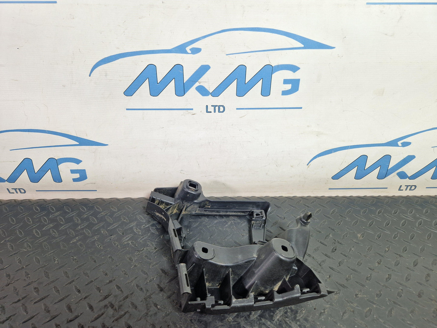 Audi A6 Allroad C7 Key Genuine Rear Right O/S Bumper Bracket Mount 4G9807394D