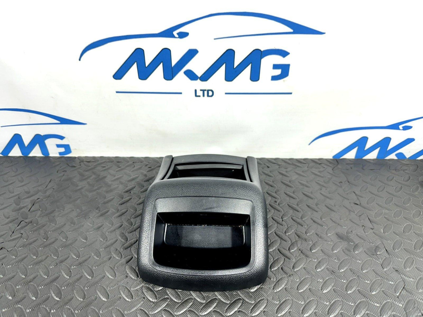 14-21 MERCEDES BENZ GENUINE CENTRE CONSOLE REAR COMPARTMENT STORAGE A2058306202