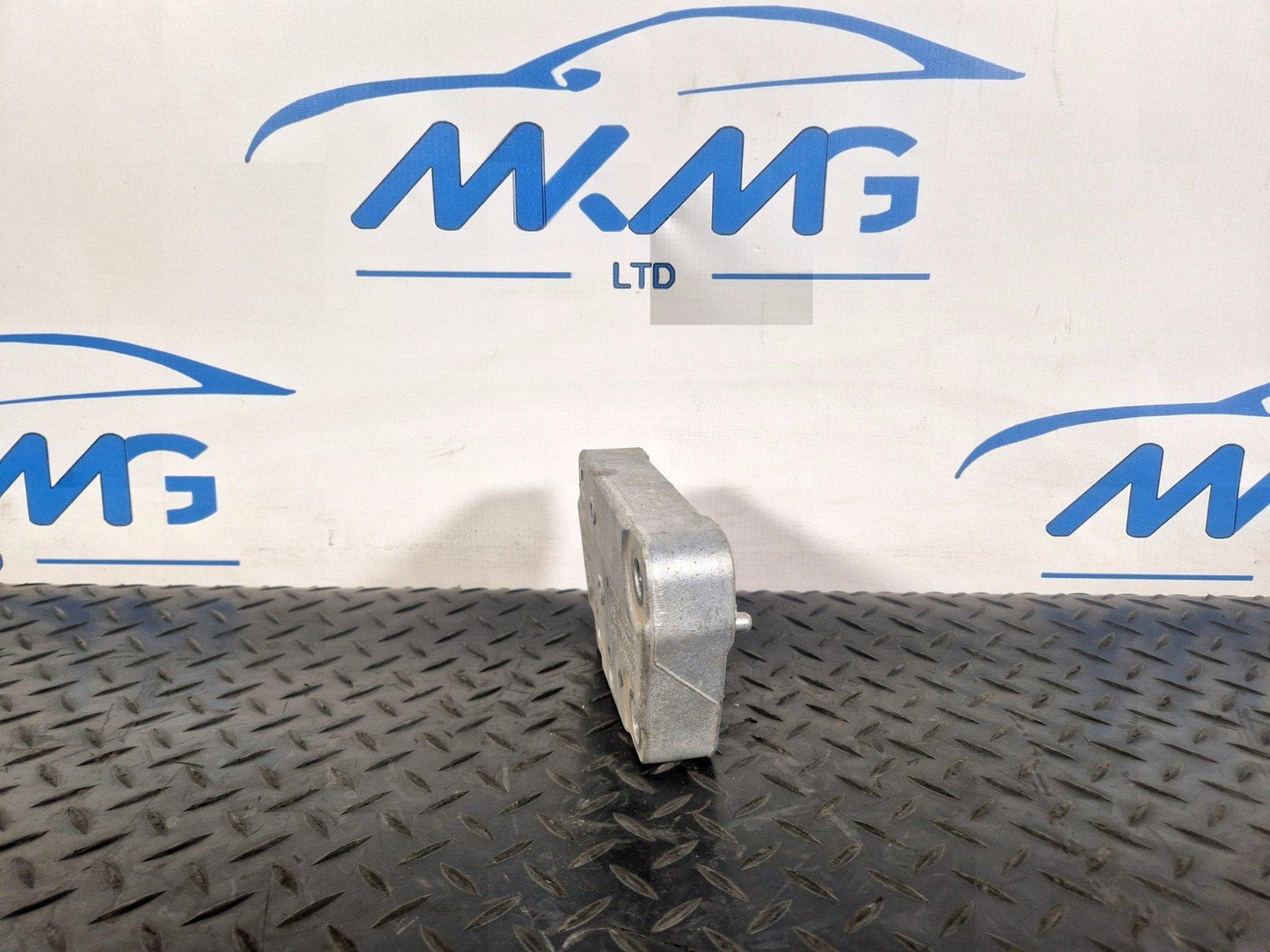17-20 VW E-GOLF MK7.5 GENUINE FRONT RIGHT O/S/F ENGINE MOUNT BRACKET 5QE199588B