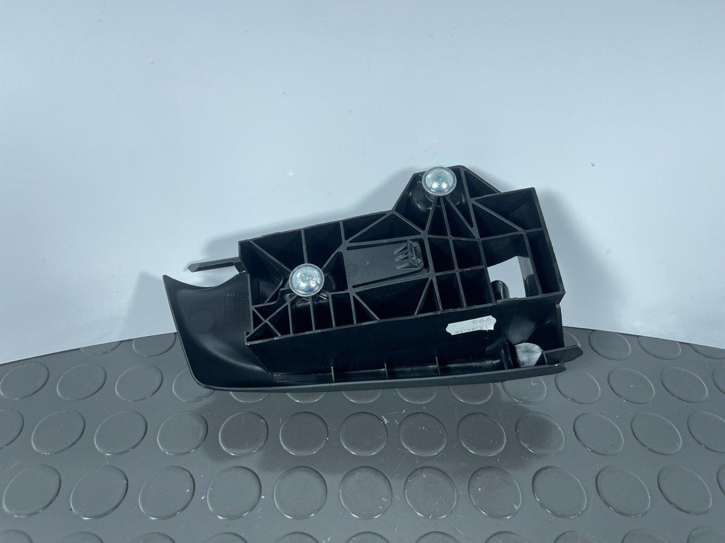 16-19 AUDI A4 B9 S-LINE GENUINE REAR LEFT SEAT BELT GUIDE BRACKET 8W0857791