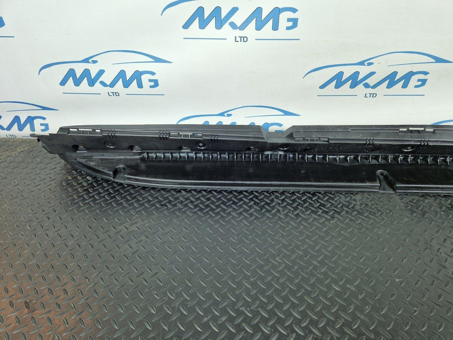 11-19 MERCEDES W166 RIGHT DRIVER SIDE SKIRT HOLDER BRACKET A1666900210 DAMAGED