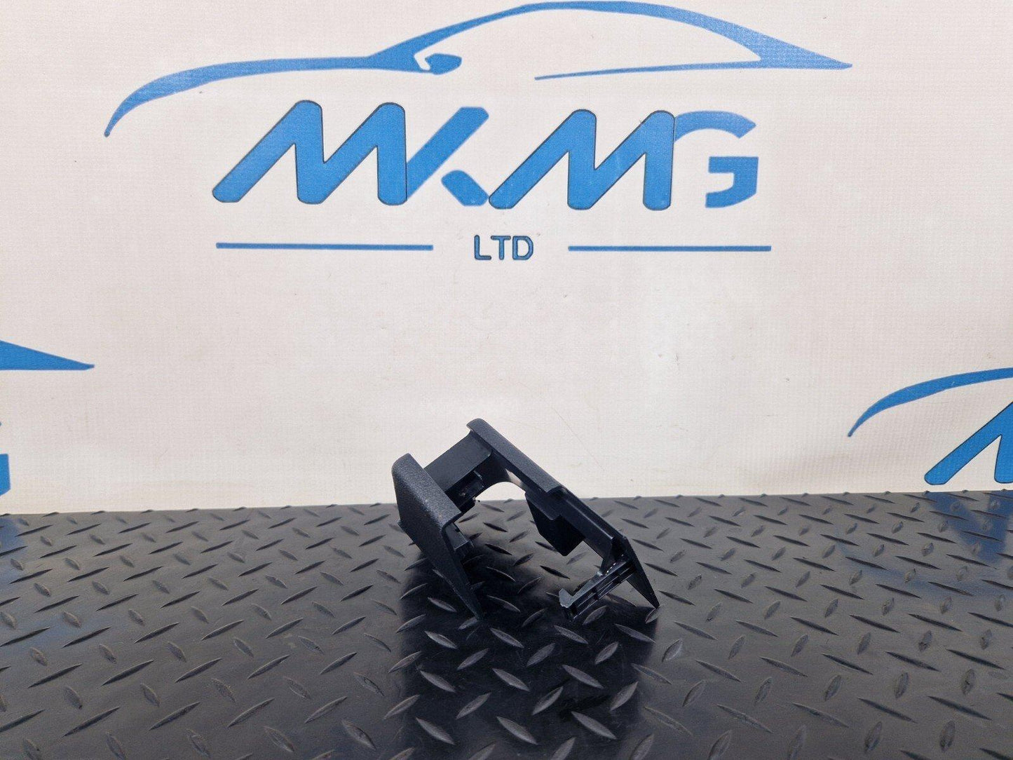 19-ON MERCEDES B CLASS W247 FRONT SEAT GUIDE RAIL COVER A2479190400