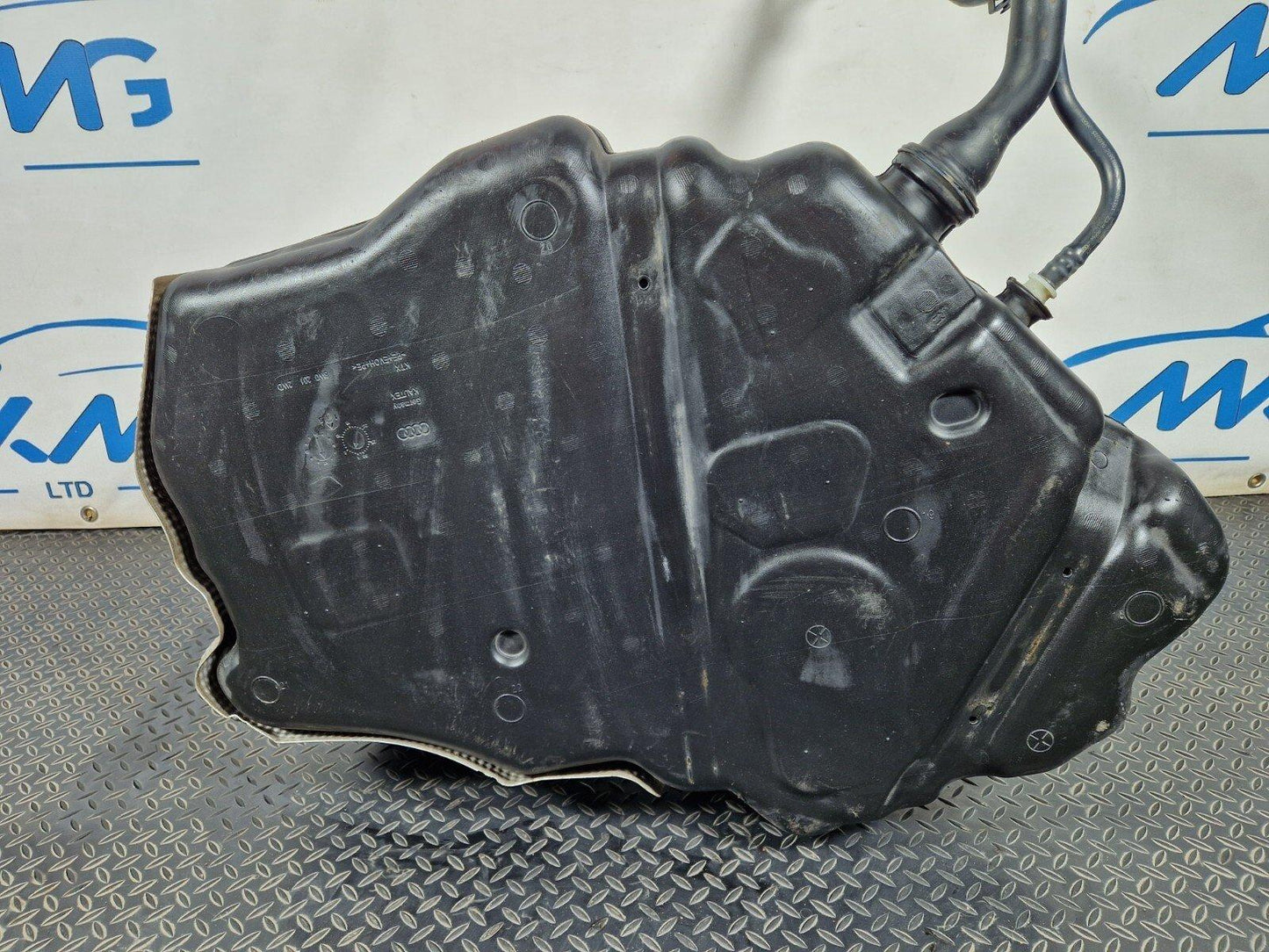16-19 AUDI A4 B9 GENUINE DIESEL ENGINE FUEL TANK WITH PUMP  8W0201021BP