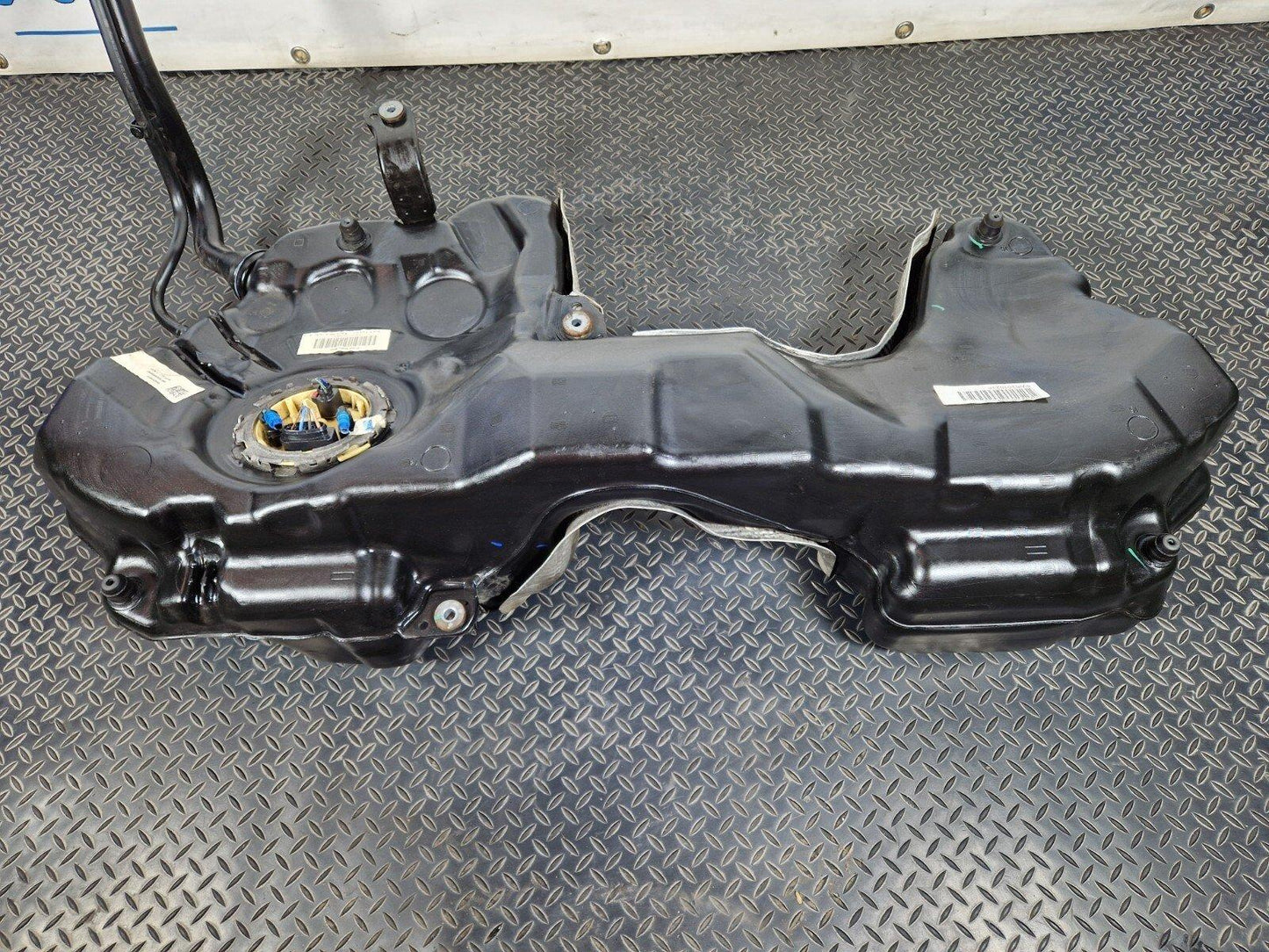 16-23 AUDI A5 F5 QUATTRO GENUINE DIESEL ENGINE FUEL TANK WITH PUMP 8W6201021F