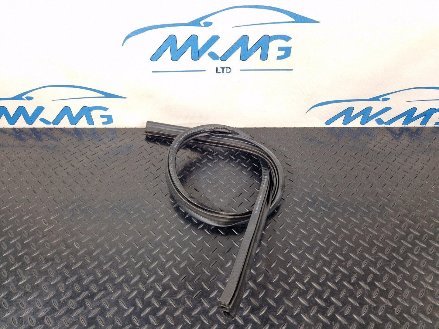 16-19 AUDI A4 B9 GENUINE BONNET RUBBER SEAL 8W0823723A