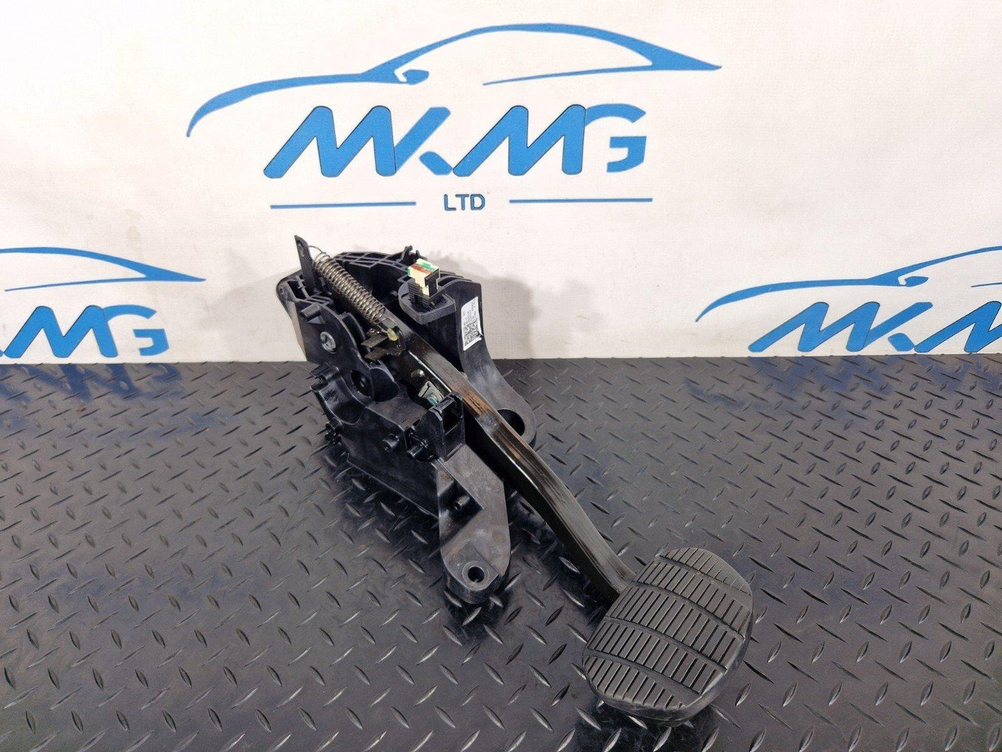 BMW X1 2 SERIES F45 F46 F48 GENUINE BRAKE PEDAL 6856600 6860677