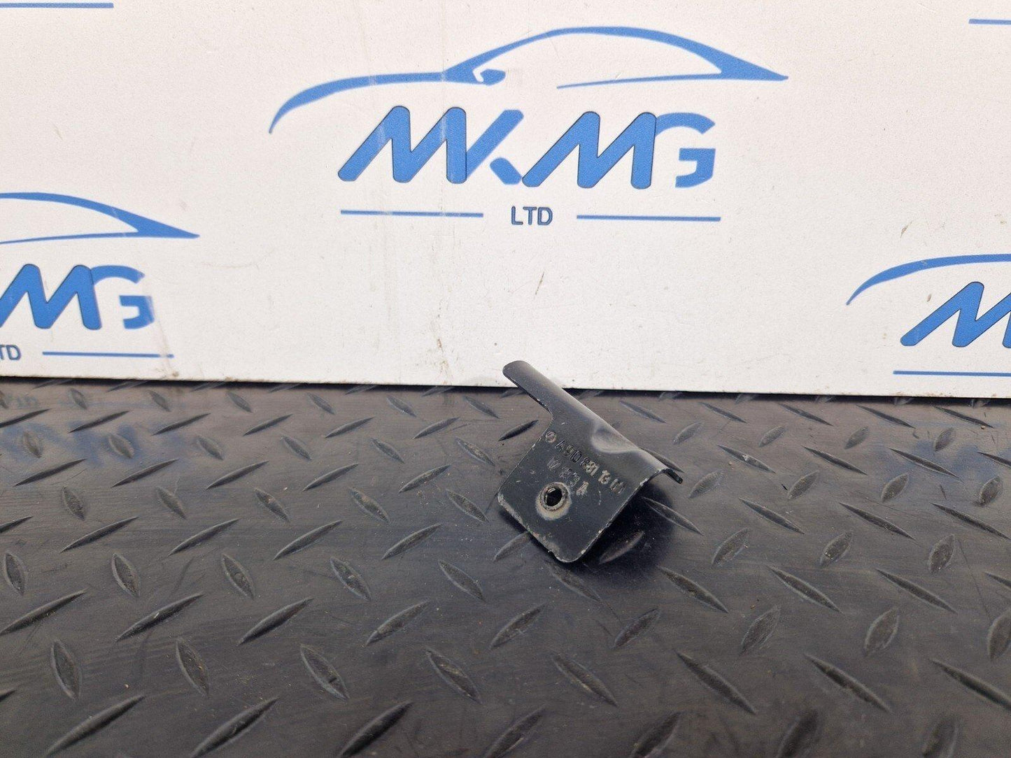 18-ON MERCEDES SPRINTER W907 W910 FRONT LEFT WING HOLDER BRACKET A9108811300