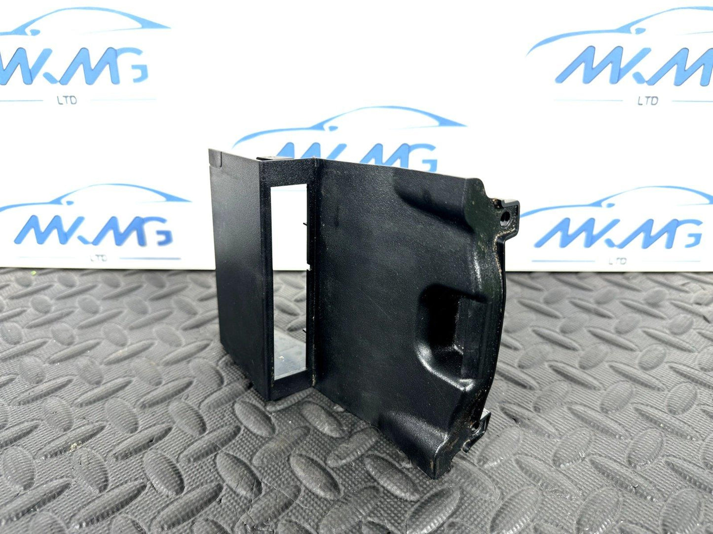 12-18 MERCEDES A-CLASS W176 GENUINE CENTRE CONSOLE TRIM COVER A2468230000