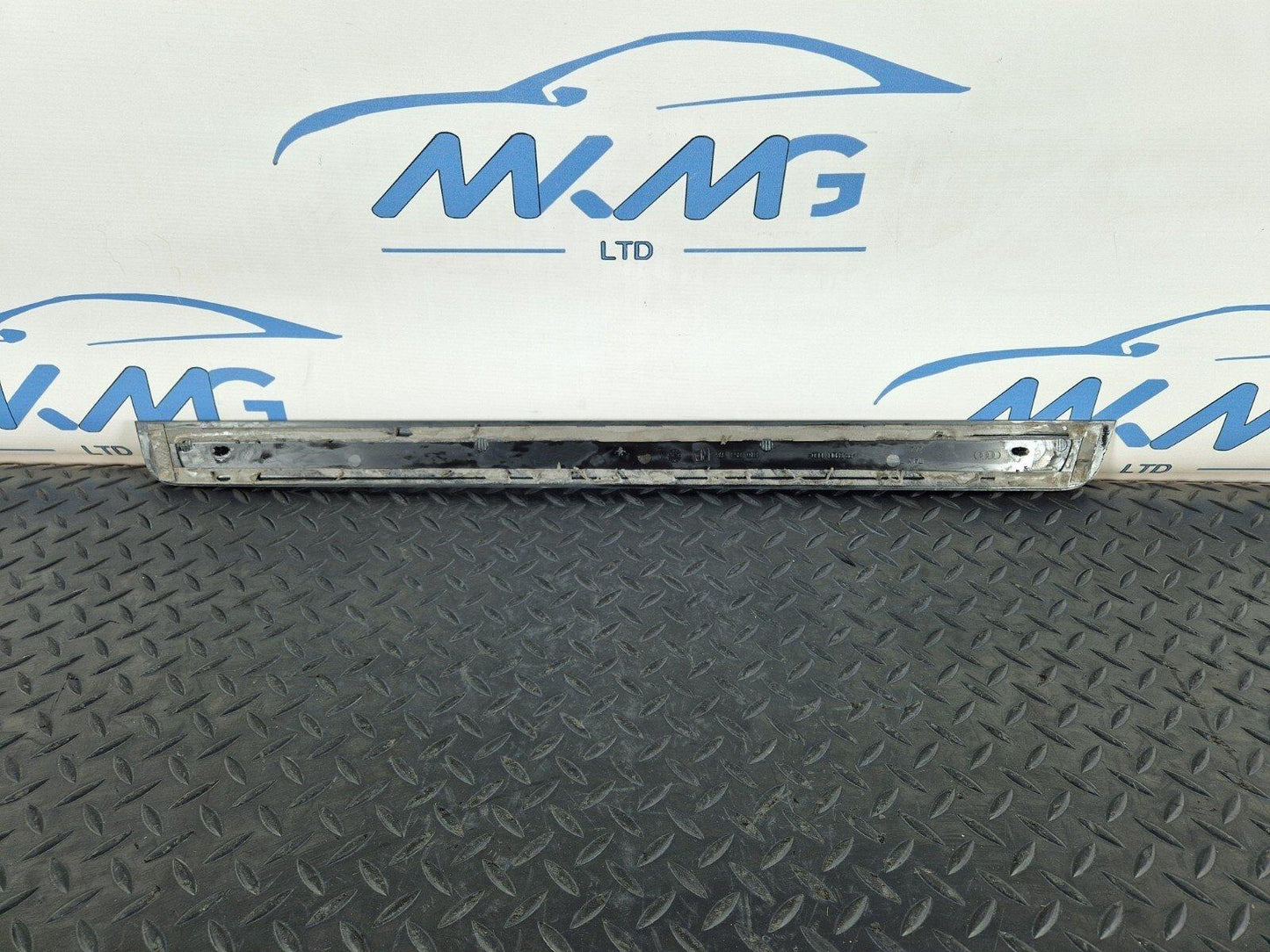 12-17 AUDI S5 CONVERTIBLE FRONT RIGHT SIDE O/S INNER DOOR SILL TRIM 8T0853374