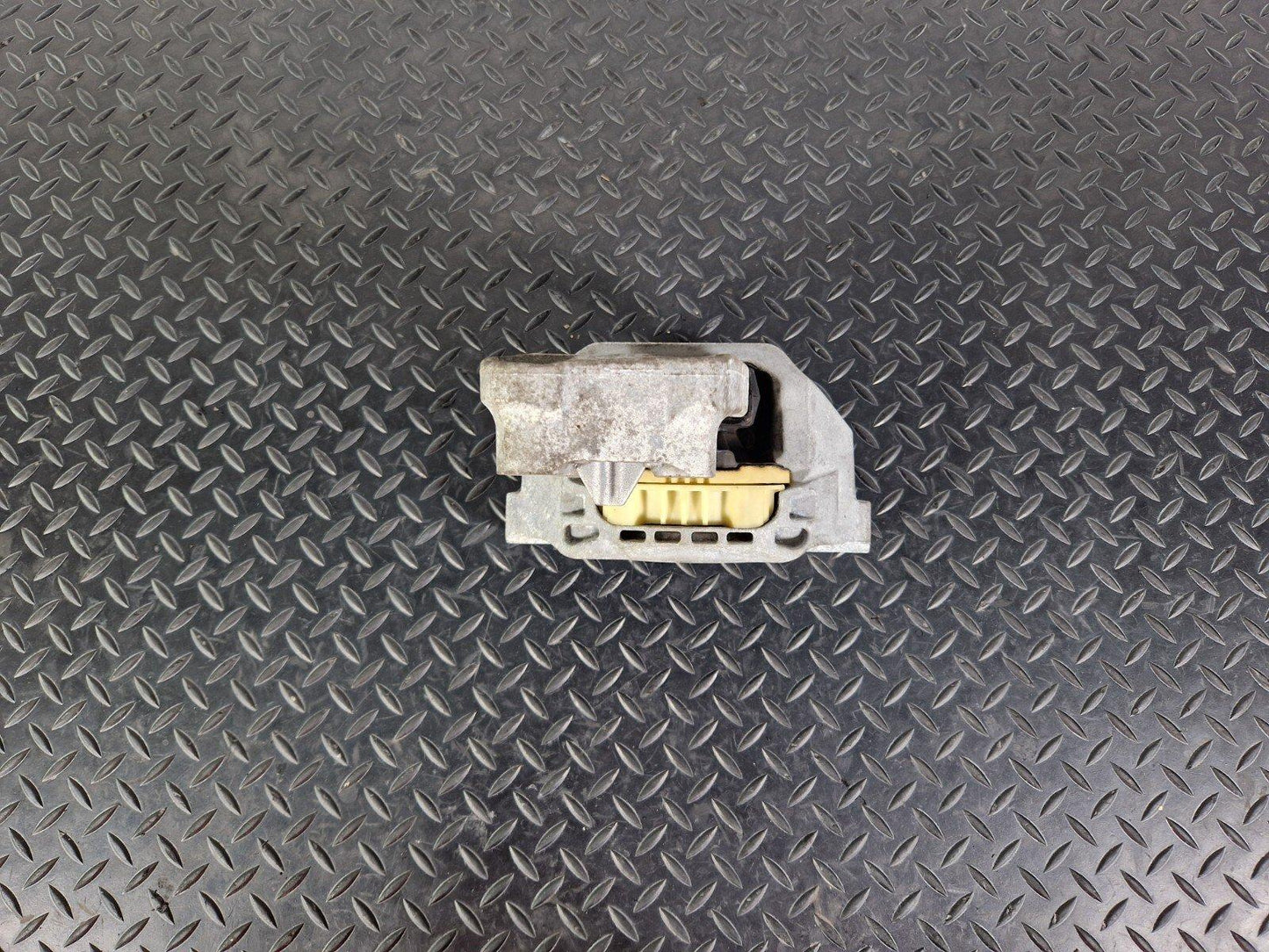 14-20 MERCEDES BENZ GLA 200 X156 GENUINE 2.1 CDI ENGINE MOUNT BRACKET AC46000DF