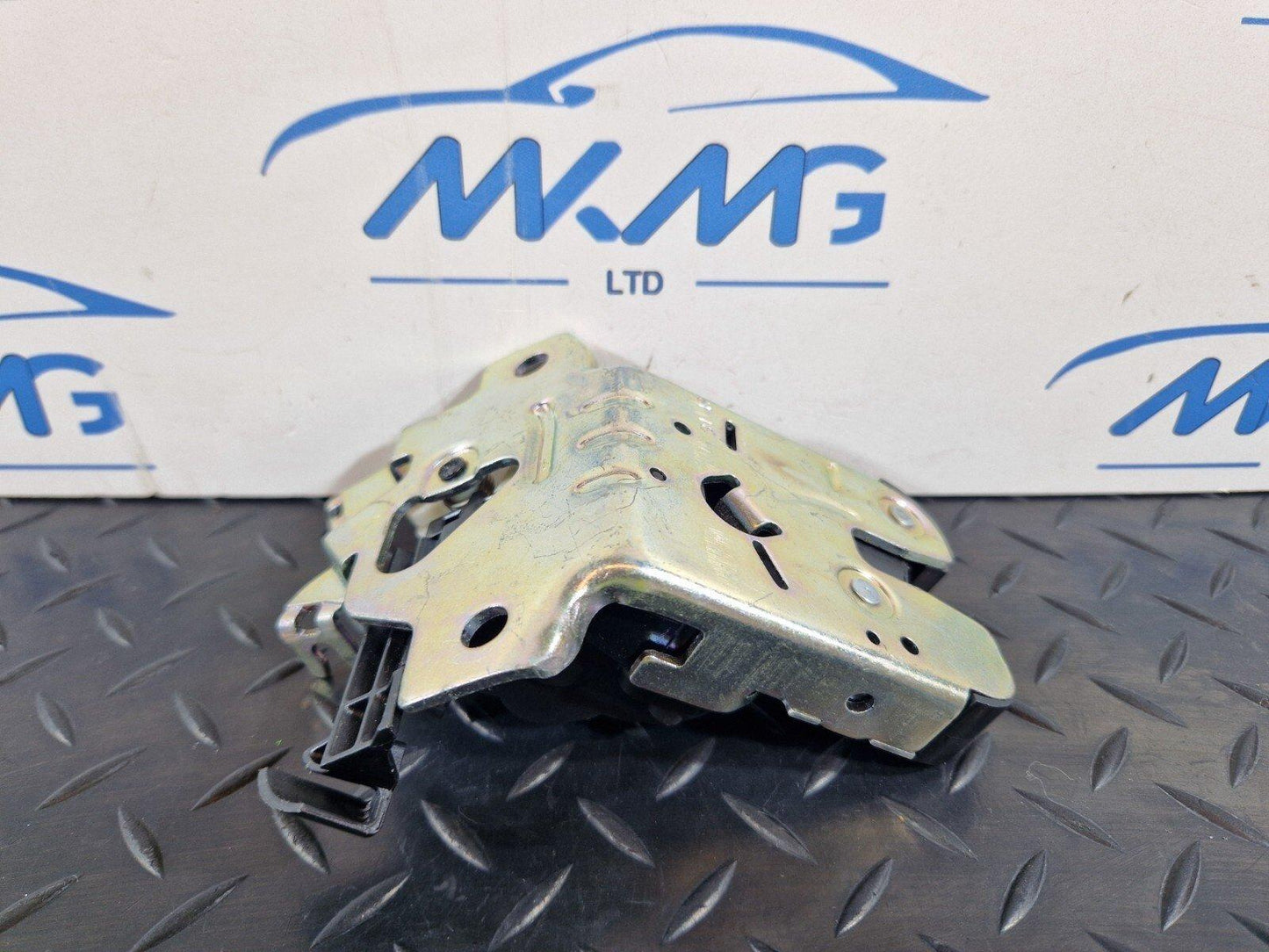16-19 AUDI A4 B9 GENUINE OEM REAR TAILGATE BOOT TRUNK LOCK MECHANISM 8W0827503