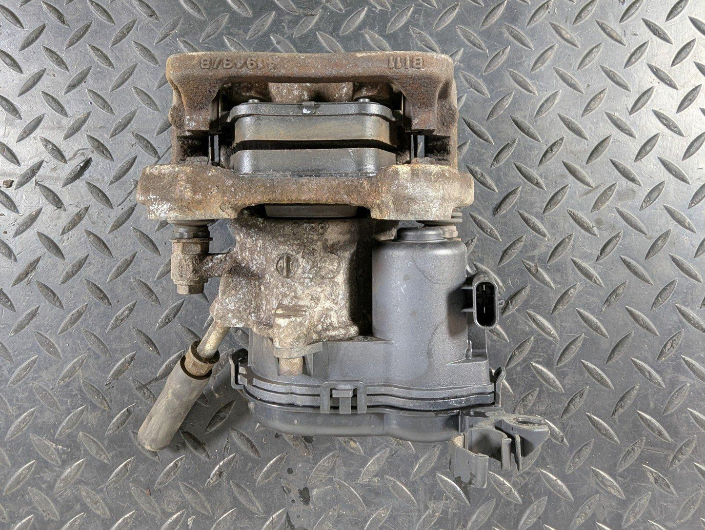 13-19 MERCEDES BENZ CLA C117 GENUINE REAR RIGHT O/S BRAKE CALIPER A2464232498