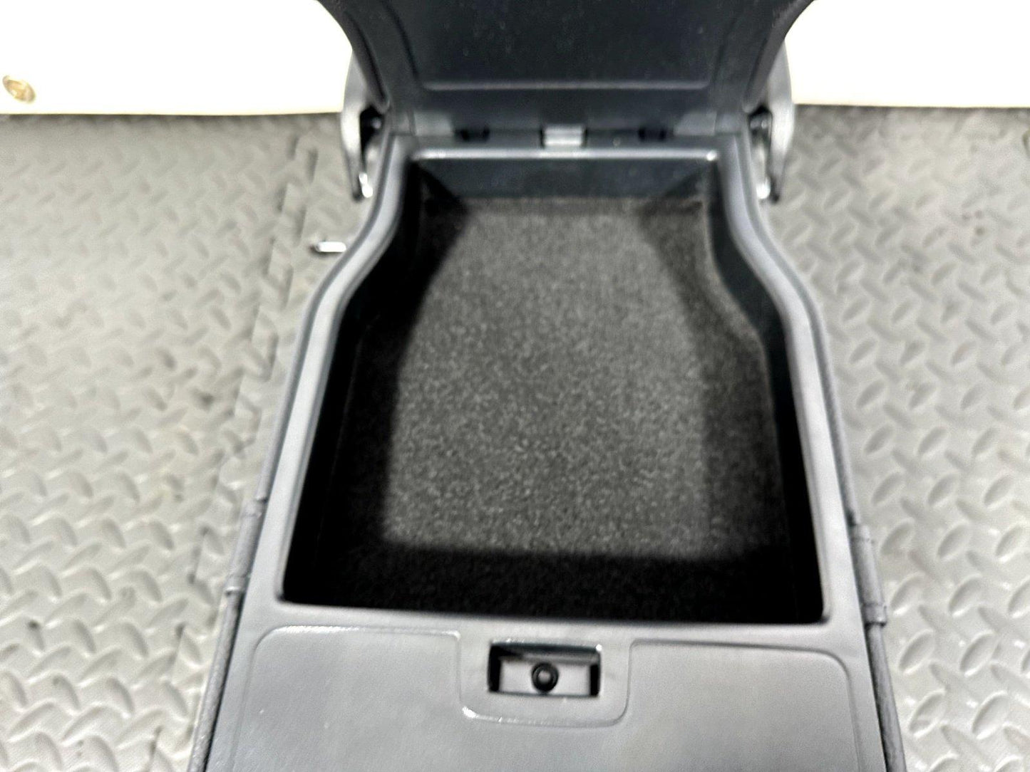 14-21 MERCEDES BENZ C300 W205 REAR SEAT ARMREST CUP HOLDER BLACK LEATHER