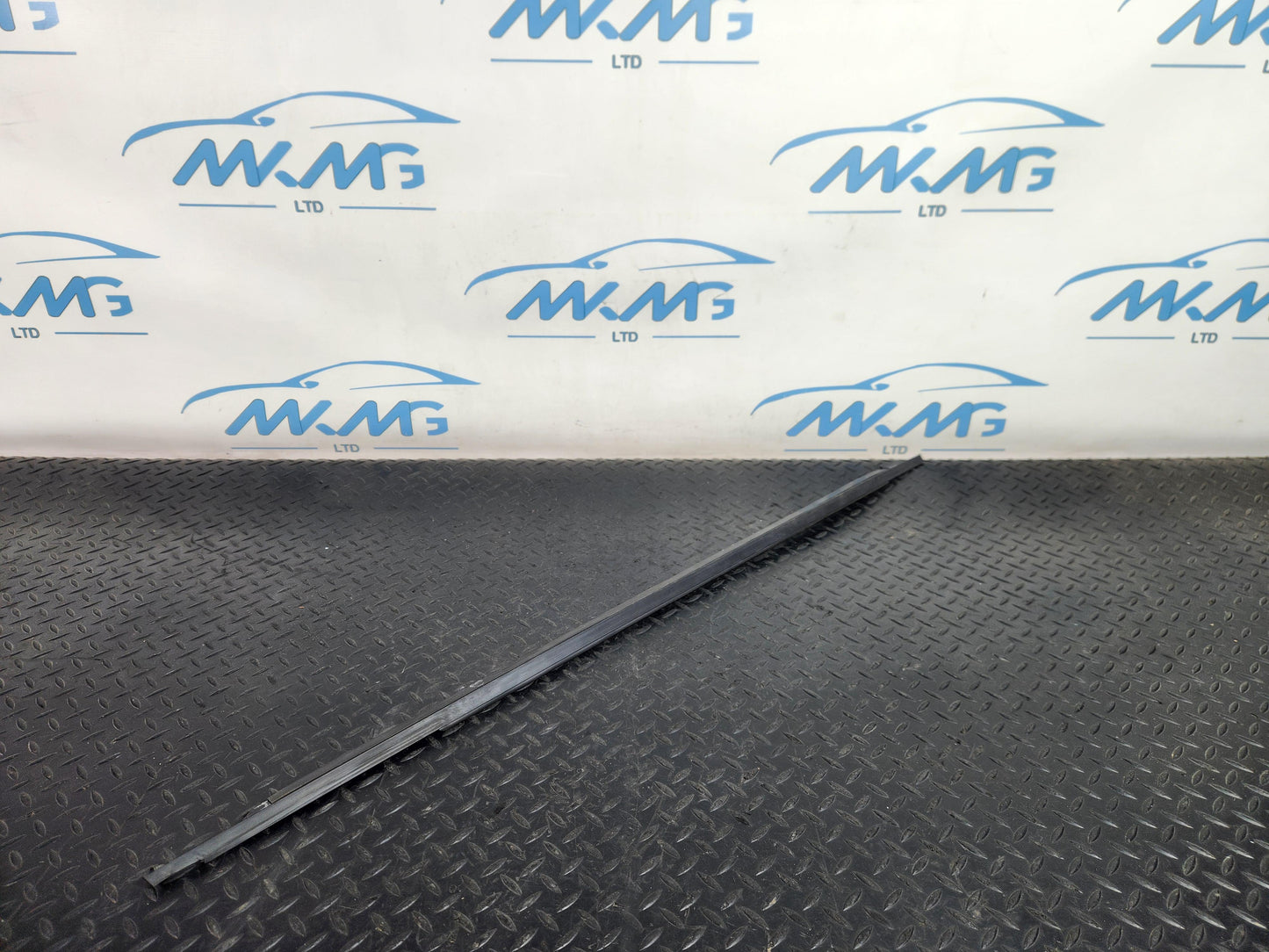 Land Rover Range Rover Evoque Front Right Outer Window Trim Strip K8D2201A38A
