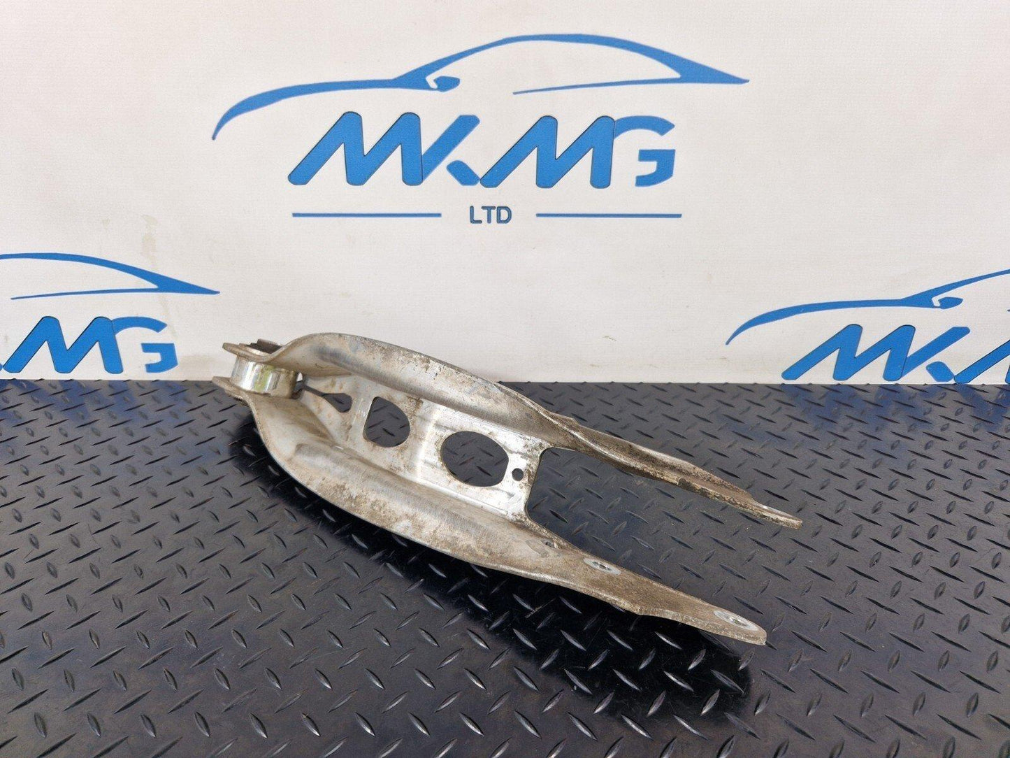 16-19 AUDI A4 B9 GENUINE REAR RIGHT OR LEFT SIDE LOWER CONTROL ARM 8W0505311H