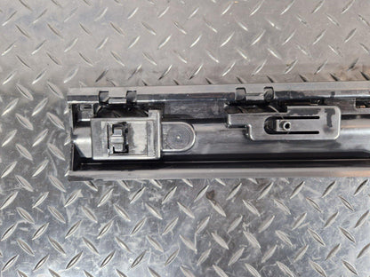 16-22 BMW X1 F48 SIDE SKIRT MOUNTING BRACKET CENTRE MIDDLE RIGHT SIDE 7332332