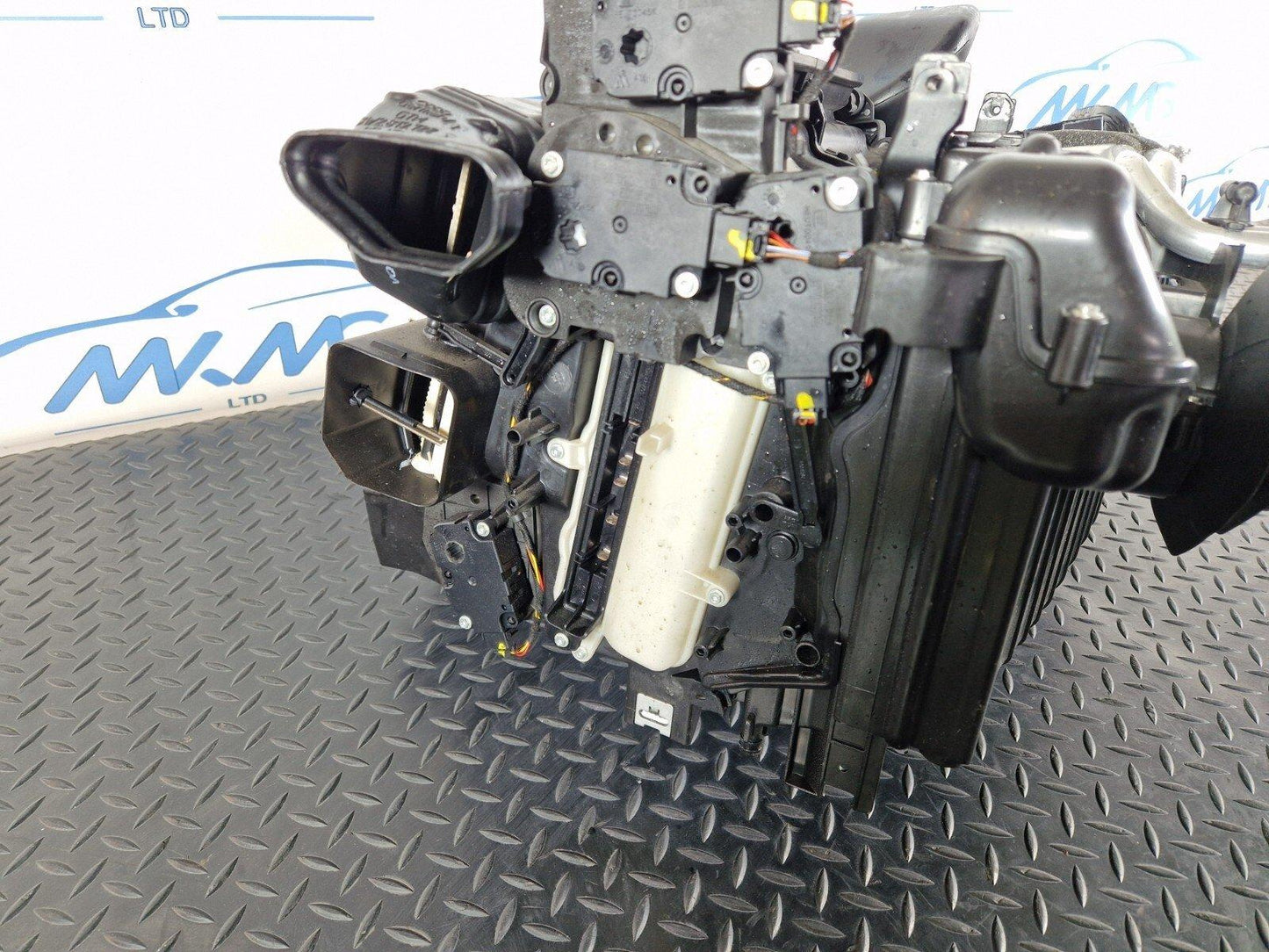 16-19 AUDI A4 AVANT B9 S-LINE GENUINE HEATER MATRIX COMPLETE BOX 8W2816005L