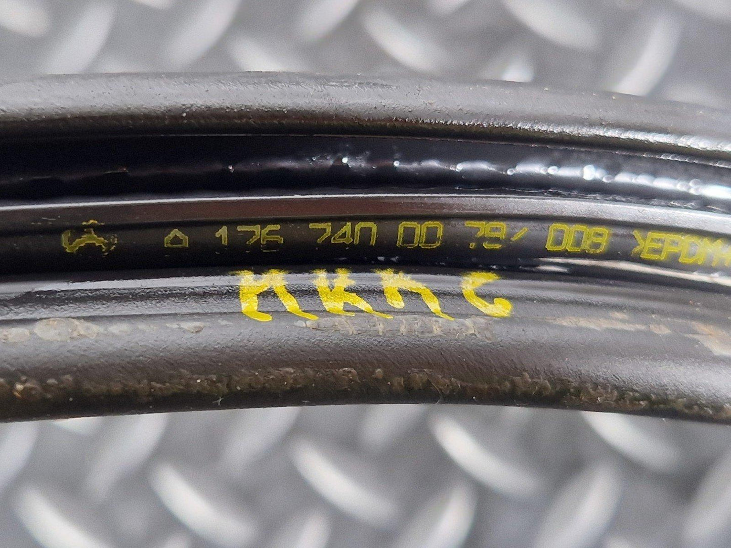 12-18 MERCEDES BENZ W176 TAILGATE BOOT TRUNK LID SEAL GASKET RUBBER A1767400078