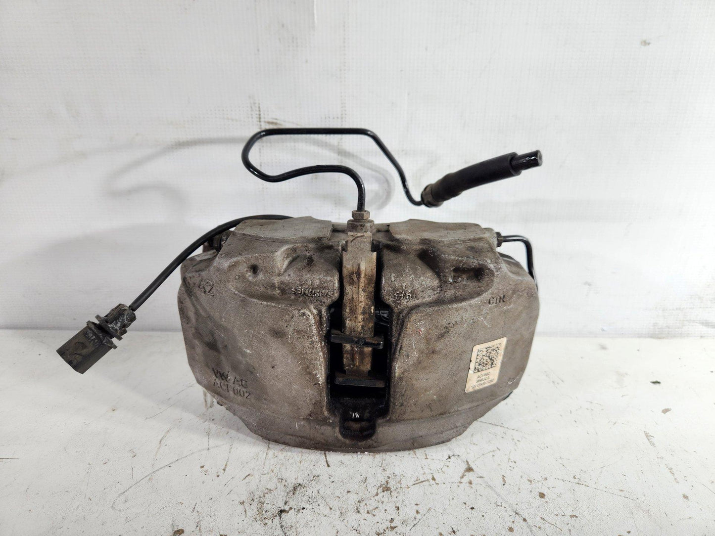 Audi A5 F5 Genuine Front Left N/S Passenger Brake Calliper 8W05CA