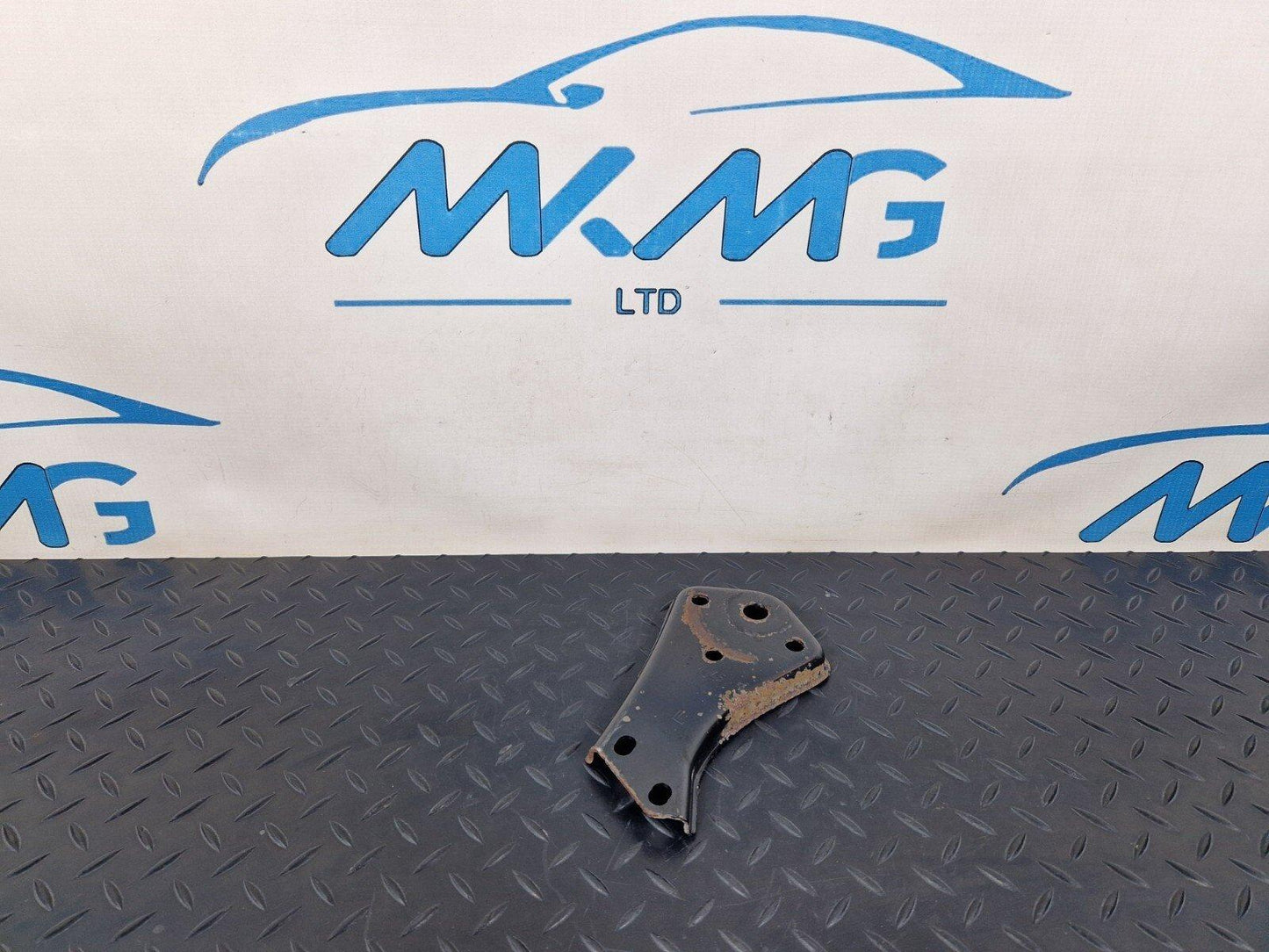 14-21 MERCEDES BENZ C200d W205 REAR AXLE SUBFRAME LEFT STOP PLATE A2053520700
