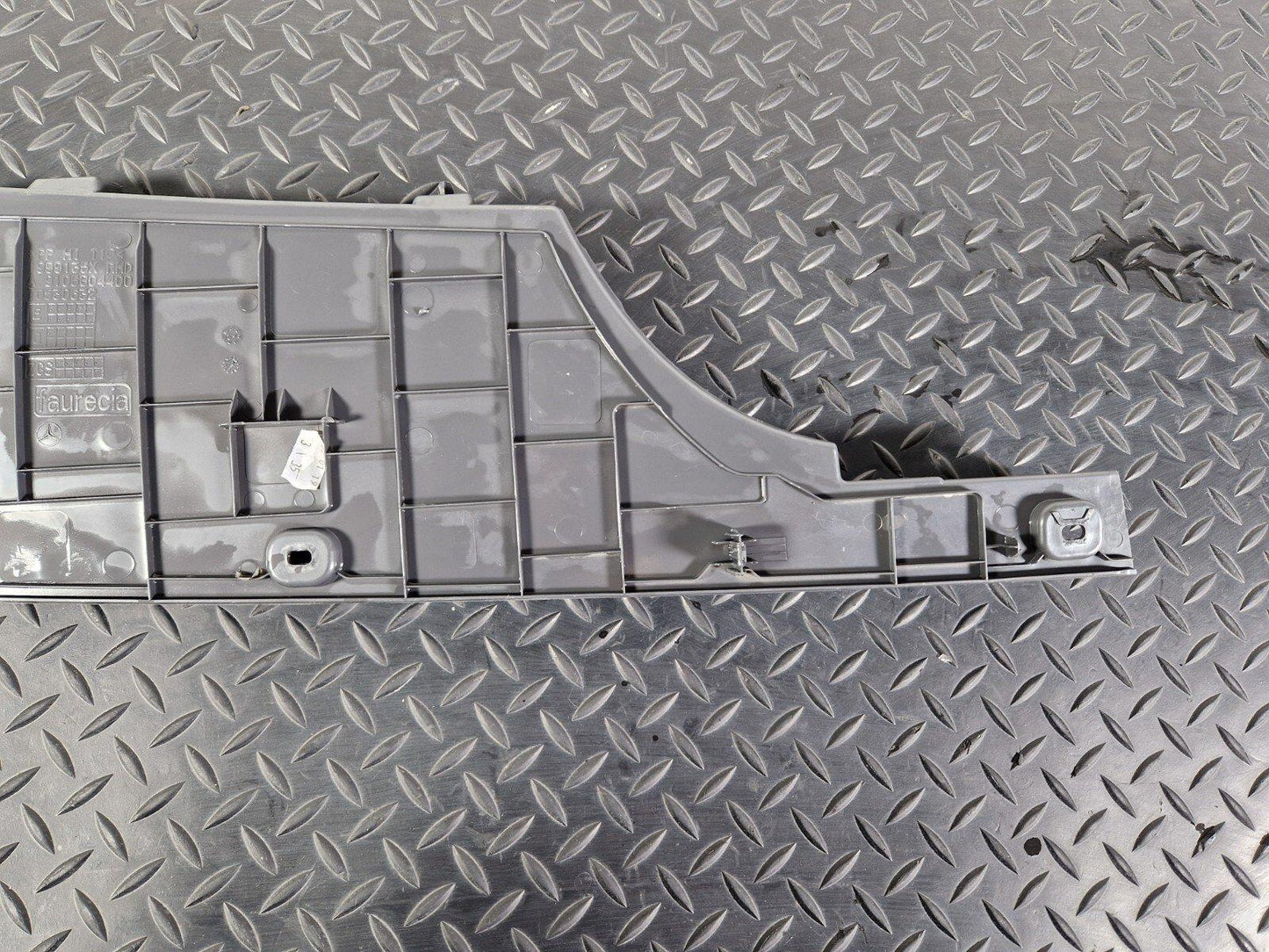 18-ON MERCEDES BENZ SPRINTER W907 W910 PANEL TRIM DASHBOARD COVER A9106804400